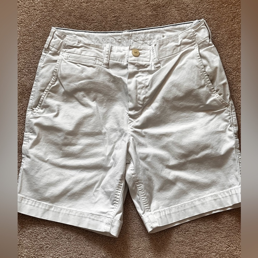 mens AE khaki stretch, 28, white, super comfy and stylish!